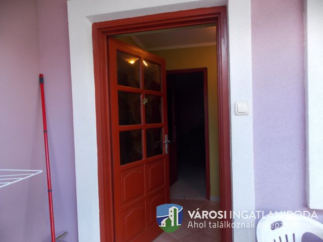 Igényes családi ház plusz 3 db. apartman!