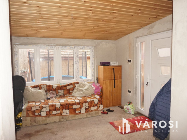 Modernizált tanya akár több generáció részére is eladó!