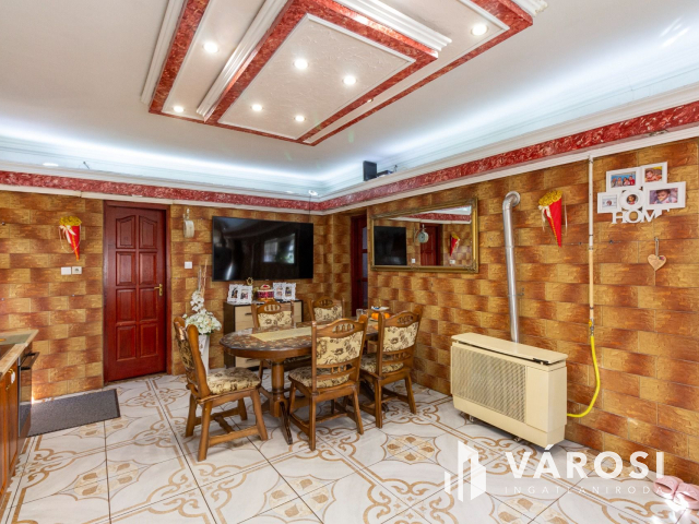 Ide bőröndel lehet költözni, berendezett.