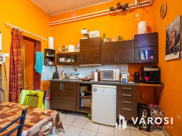 Telephely és raktár az M3 autópálya kivezetőjénél