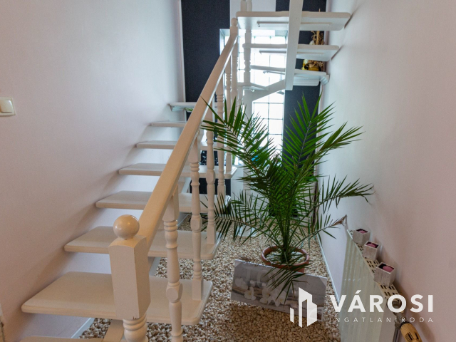 Mindszent központjától 5 perc sétára.