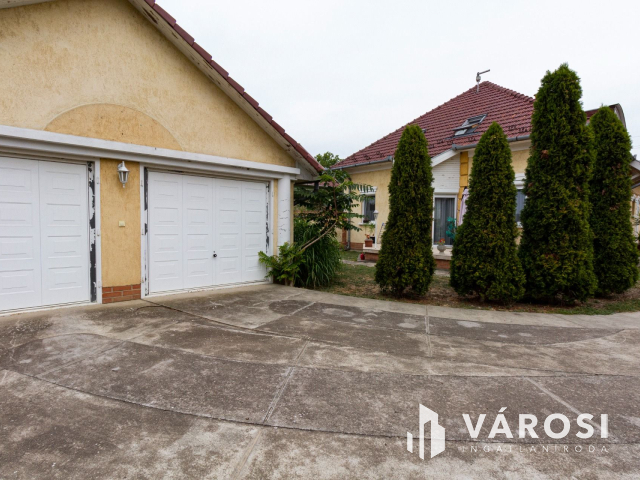 Mindszent központjától 5 perc sétára.