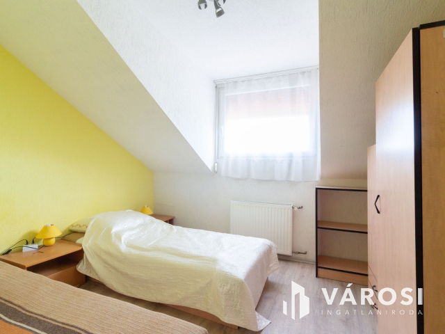 Eladó 3 szintes családi ház Zamárdiban