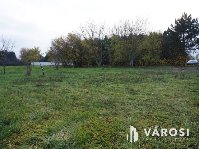 Kedvelt városrészben összközműves telek eladó