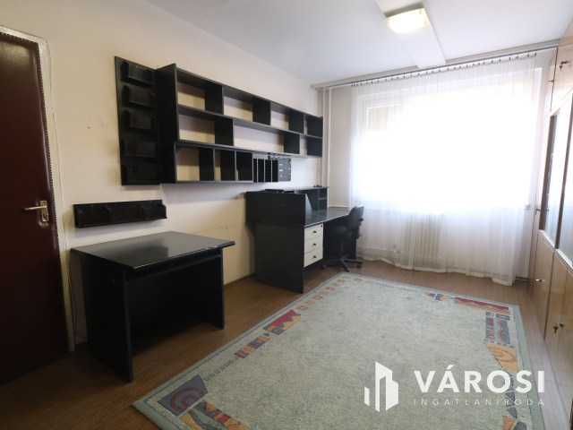 Belvárosi irodák, a Szilágyi utcában eladók.