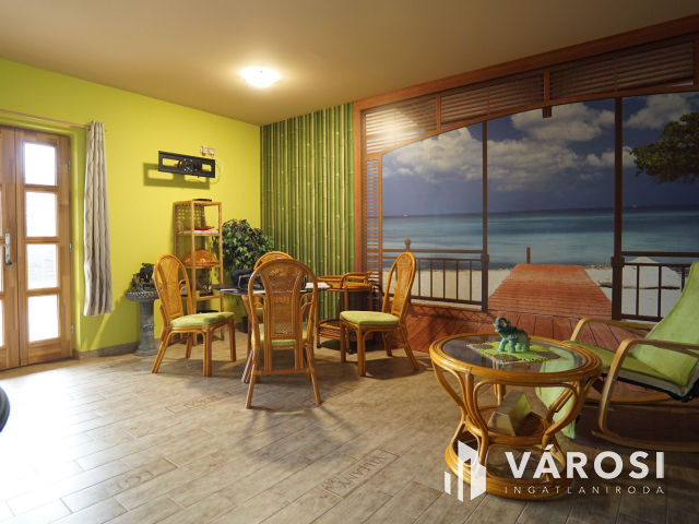 Balatonkeresztúron igényes nyaraló, 5 percre a strandtól!