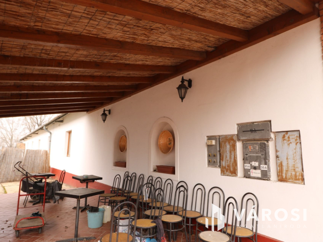 Ipari ingatlan a 47-es főút mellett