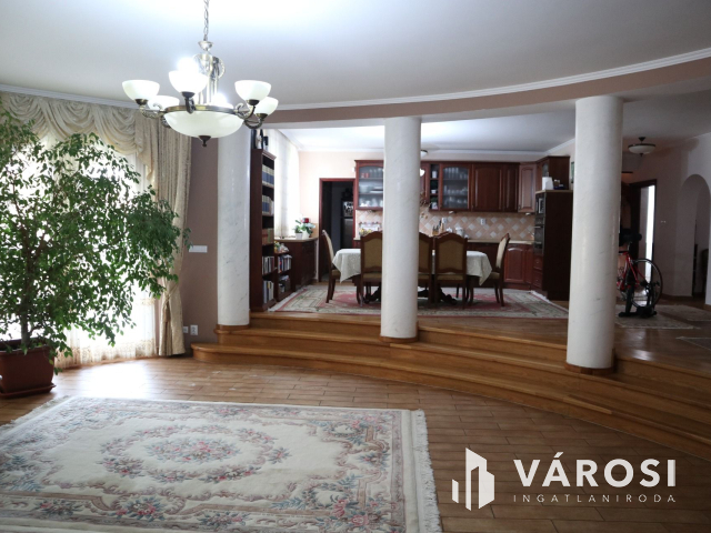 Exkluzív kétgenerációs családi ház Móra városrészen!