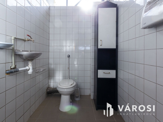 720 m2-es csarnok raktározásra kiadó