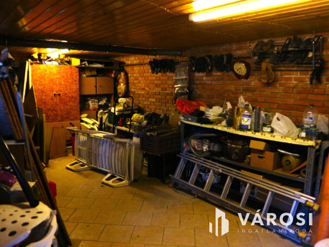 Szombathely beépített kandalló,pincés, bútorozott Alkotás u.