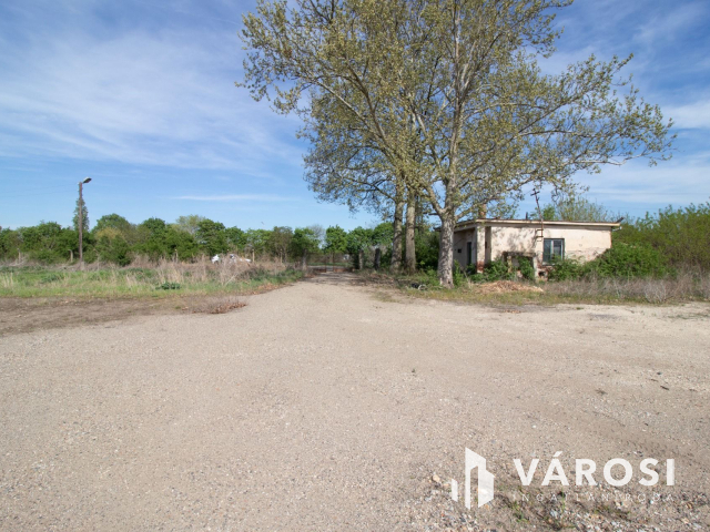 Kiváló adottságú ipari terület eladó