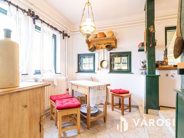 5700 m2-es telek nagy házzal, melléképületekkel Ladánybenén!