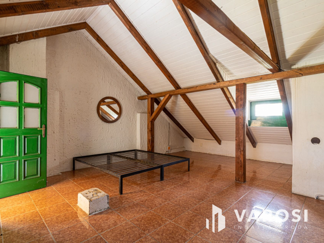 5700 m2-es telek nagy házzal, melléképületekkel Ladánybenén!