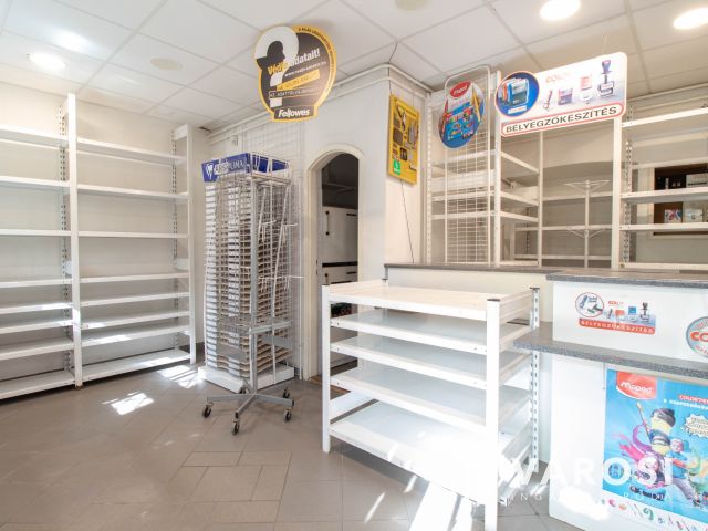 44 m2-es iroda utcai bejárattal a Nagyvárad tértől 500 m-re