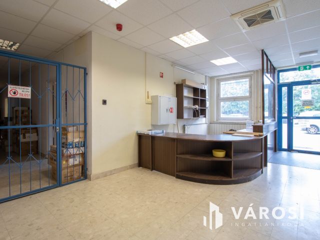 3 szintes, szintenként 512 m2-es irodaház 180 m2es raktárral
