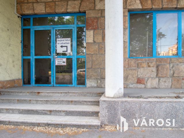 3 szintes, szintenként 512 m2-es irodaház 180 m2es raktárral