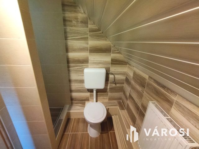 Családi ház + 3 apartman egyben kedvelt környéken!