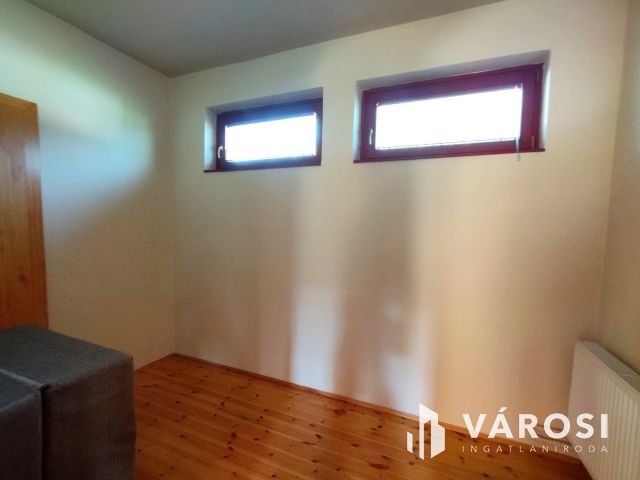 Családi ház + 3 apartman egyben kedvelt környéken!