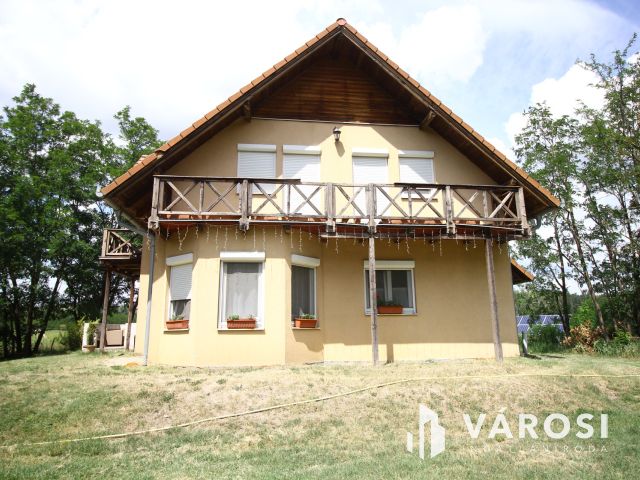 Napelemes tanya Balástyán