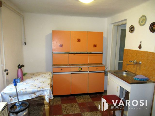 Szentesen Rákóczi utcán családi ház!