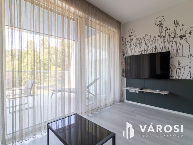 Bútorozott Luxuslakás Balatonföldváron – Azonnal költözhető