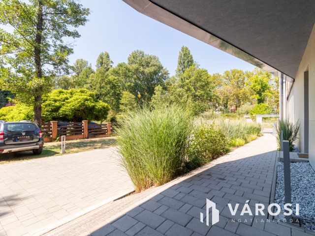 Bútorozott Luxuslakás Balatonföldváron – Azonnal költözhető