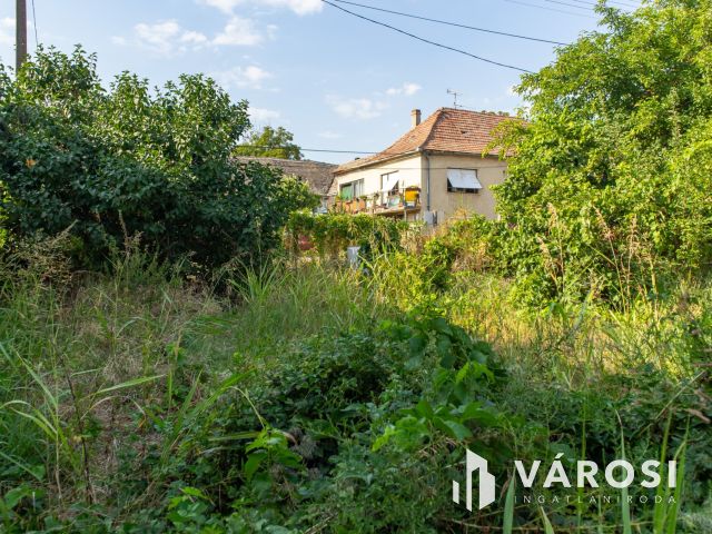 Belterületi telek Bárban eladó