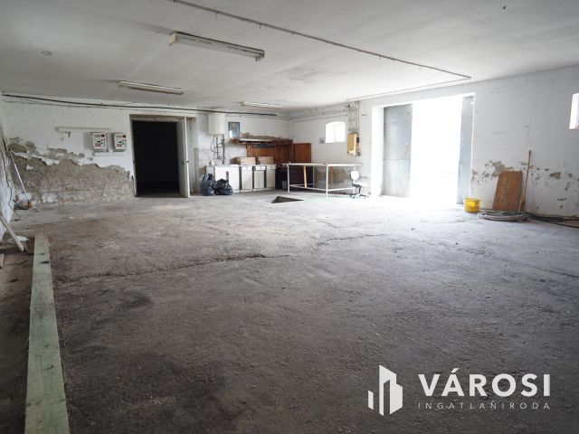 Jó adottságú eladó telephely Gyékényesen!