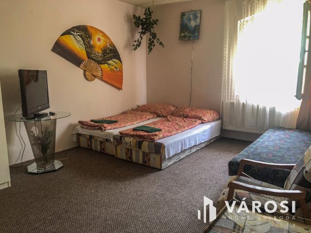 Eladó 2300 m2-es hotel a 16. kerületben