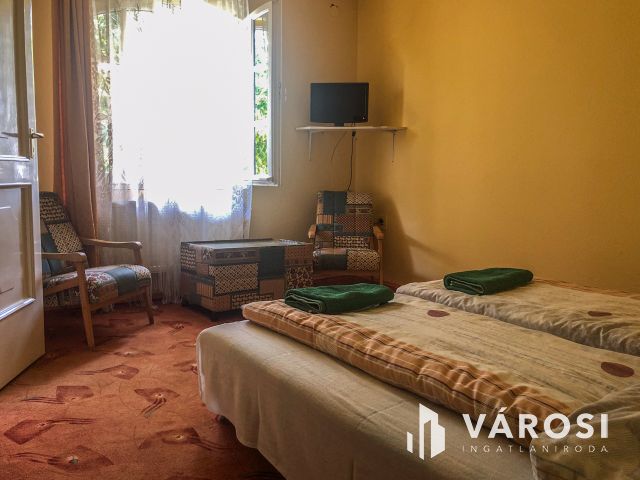 Eladó 2300 m2-es hotel a 16. kerületben