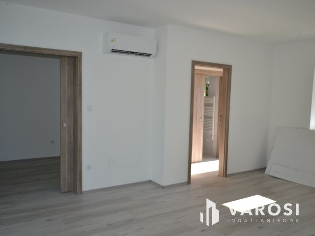 Tihanyi lakás "csak 50 m -re a Balatonparttól? "