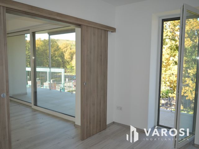 Tihanyi lakás "csak 50 m -re a Balatonparttól? "