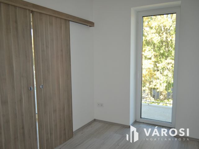 Tihanyi lakás "csak 50 m -re a Balatonparttól? "