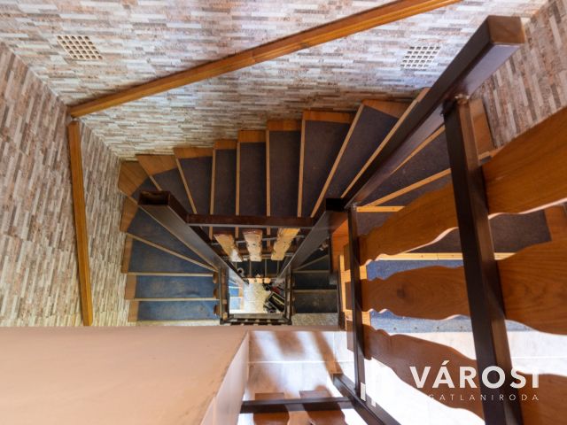 Második emeleti lakás az Aranyparton