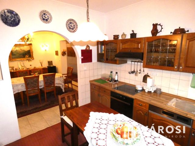 Nagy ház most még jó áron eladó a Balatonhoz közel