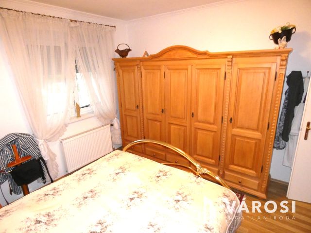 Nagy ház most még jó áron eladó a Balatonhoz közel