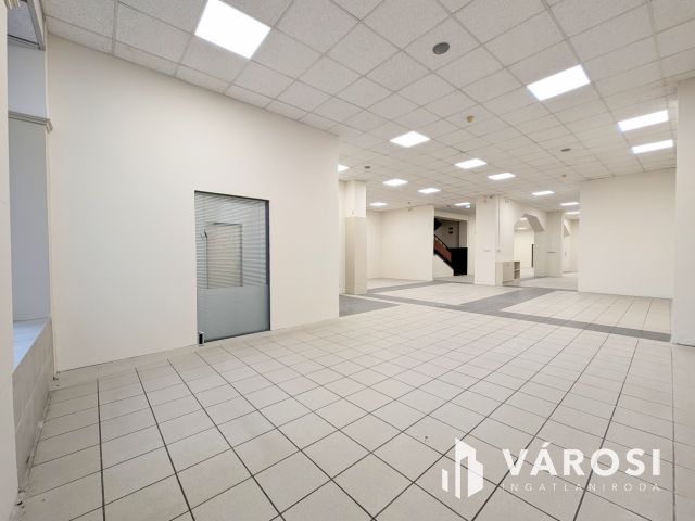 Belvárosi  2 szintes üzlethelyiség kiadó!