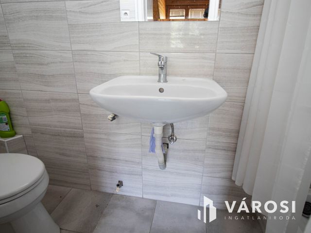 Kiadó Irodák Győr Belvárosában egy udvarban