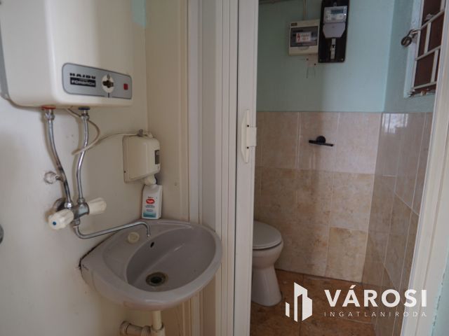 Eladó kis üzlethelység, számos lehetőséggel!