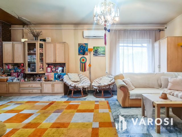 Eladó 4 szobás lakás, kertkapcsolattal