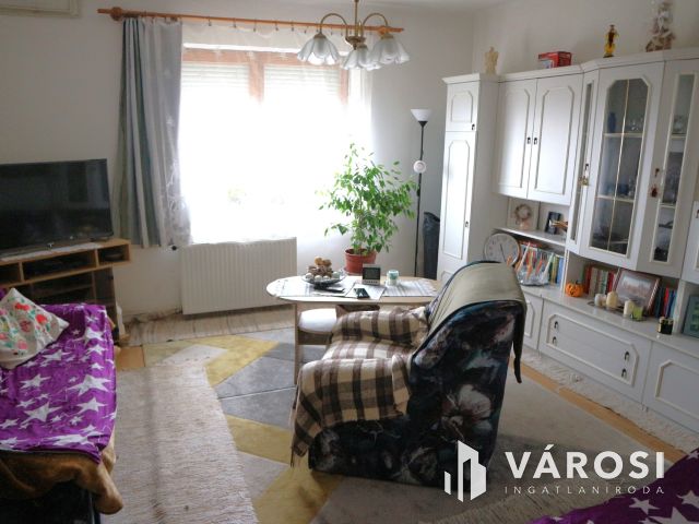 Táplánszentkereszt,2generációs,5szoba,családi h. eladó.