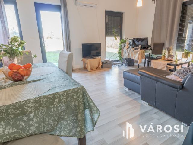 Családi ház + telek