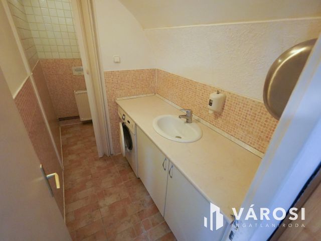 Bevezetett szépségszalon vendégkörrel remek helyen!