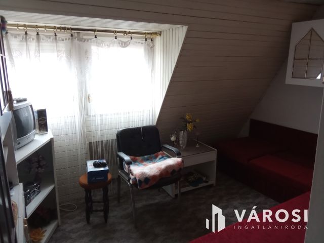 Kirakatos üzlethelyiség Sárvár belvárosában