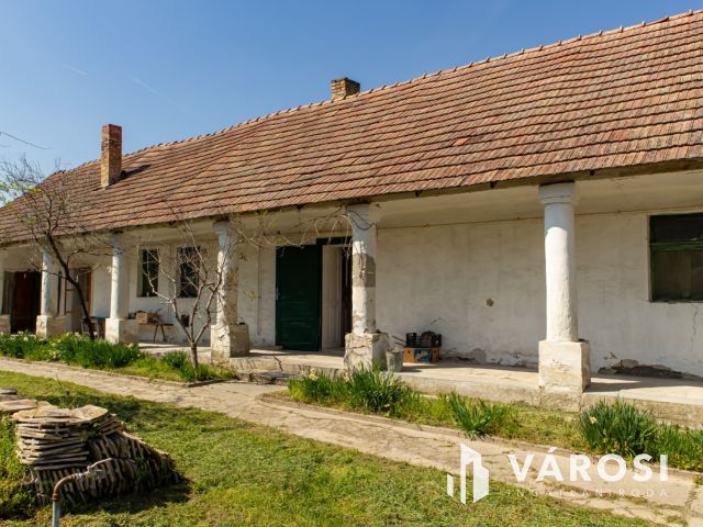 Dávodon tornácos sváb ház eladó