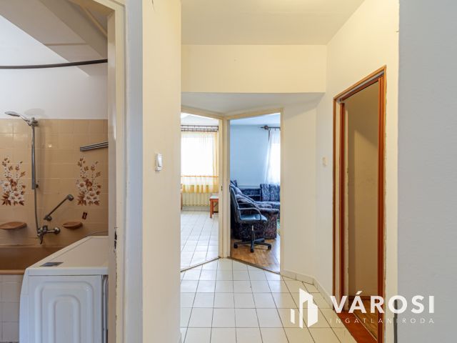 Tégla lakás Móraváros szívében