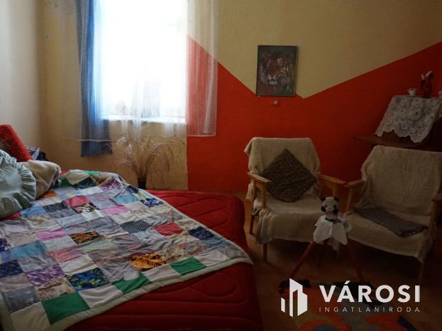 Tabáni ház tágas telekkel