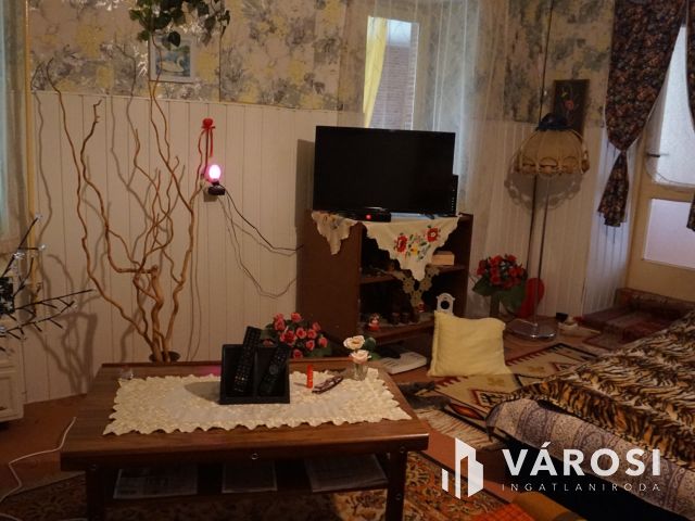 Tabáni ház tágas telekkel