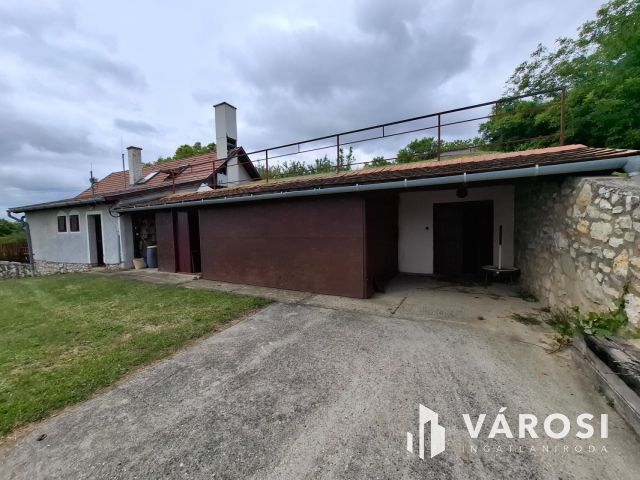 Saját rezsiköltségét megtermelő Balatoni panorámás nyaraló