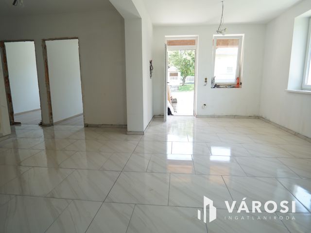 Csurgón, modern belső elosztású, felújított családi ház!